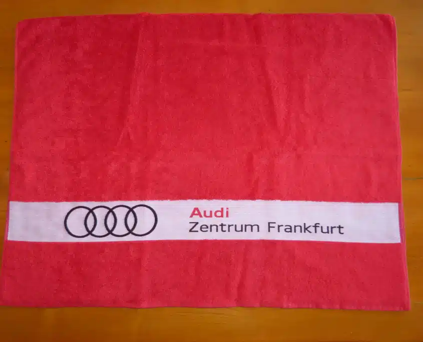 Handtuch mit Audi Zentrum Frankfurt Logo